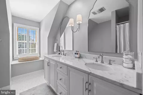 Bath - 1213 Pine Hill Rd, Mclean, VA 22101 photo 6 of 7