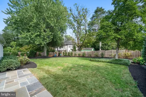 Exterior - 1213 Pine Hill Rd, Mclean, VA 22101 photo 6 of 9