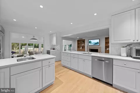 Kitchen - 1213 Pine Hill Rd, Mclean, VA 22101 photo 4 of 7