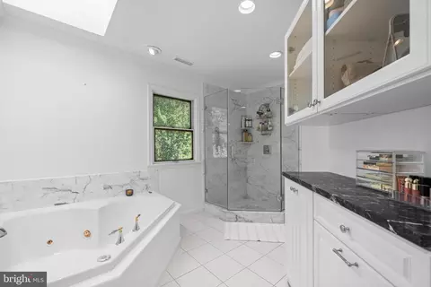 Bath - 1213 Pine Hill Rd, Mclean, VA 22101 photo 3 of 7