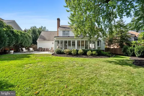 Exterior - 1213 Pine Hill Rd, Mclean, VA 22101 photo 4 of 9
