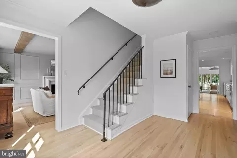 Entry Way - 1213 Pine Hill Rd, Mclean, VA 22101 photo 2 of 10