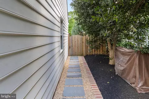 Exterior - 1213 Pine Hill Rd, Mclean, VA 22101 photo 9 of 9