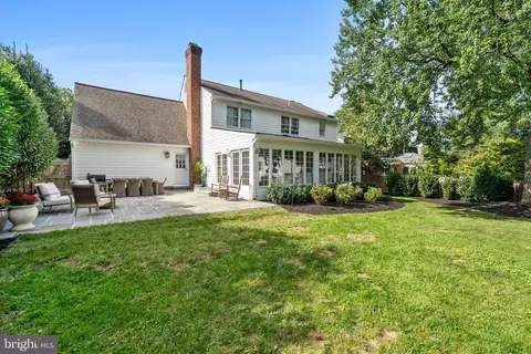 Exterior - 1213 Pine Hill Rd, Mclean, VA 22101 photo 7 of 9