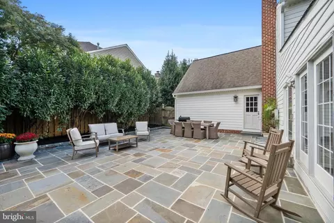 Exterior - 1213 Pine Hill Rd, Mclean, VA 22101 photo 5 of 9