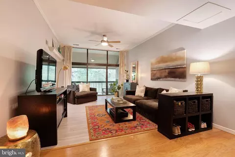 1670 Parkcrest Cir #3B/300, Reston, VA 20190