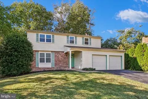 1741 Whitewood Ln, Herndon, VA 20170