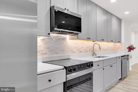 Kitchen - 8108 Squirrel Run Rd, Springfield, VA 22152 photo 3 of 4