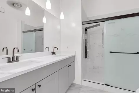 Bath - 8108 Squirrel Run Rd, Springfield, VA 22152 photo 1 of 3