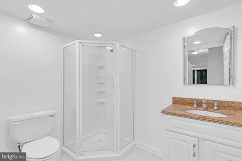 Bath - 8108 Squirrel Run Rd, Springfield, VA 22152 photo 3 of 3
