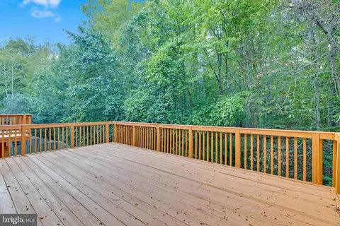 Exterior - 8108 Squirrel Run Rd, Springfield, VA 22152 photo 3 of 6