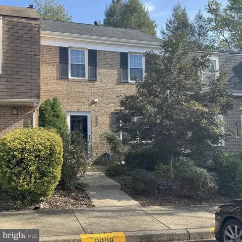 9909 Lakepointe Dr, Burke, VA 22015