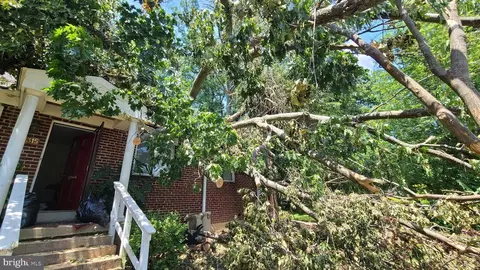 7315 Woodley Pl, Falls Church, VA 22046