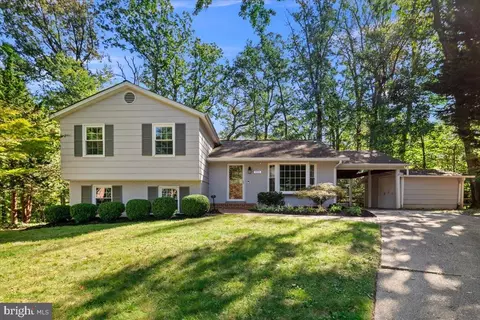 9515 Stevebrook Rd, Fairfax, VA 22032