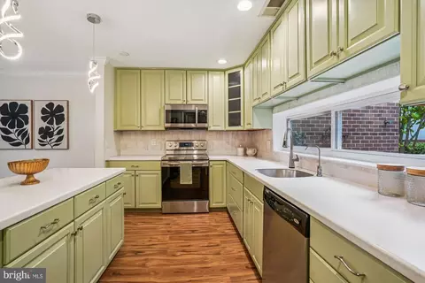11488 Links Dr, Reston, VA 20190 photo 4