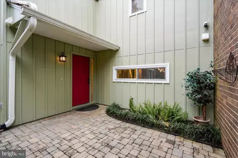 11488 Links Dr, Reston, VA 20190 photo 3