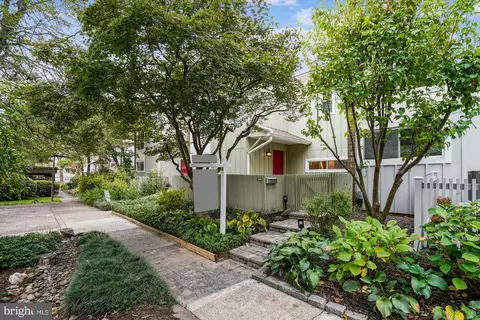 11488 Links Dr, Reston, VA 20190 photo 2