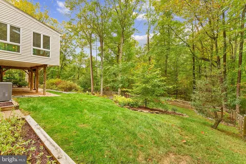 Exterior - 9211 Beachway Ln, Springfield, VA 22153 photo 11 of 17