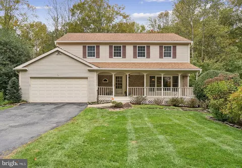 9211 Beachway Ln, Springfield, VA 22153