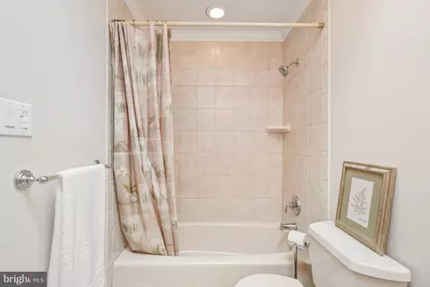 Bath - 9211 Beachway Ln, Springfield, VA 22153 photo 5 of 5