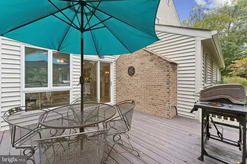 Exterior - 9211 Beachway Ln, Springfield, VA 22153 photo 7 of 17