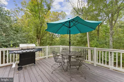 Exterior - 9211 Beachway Ln, Springfield, VA 22153 photo 6 of 17