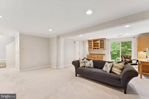 Living - 9211 Beachway Ln, Springfield, VA 22153 photo 6 of 6