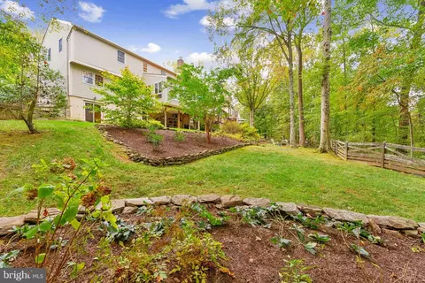 Exterior - 9211 Beachway Ln, Springfield, VA 22153 photo 10 of 17