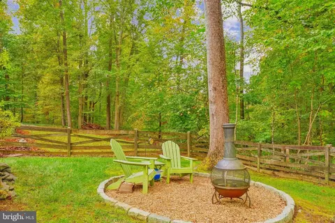 Exterior - 9211 Beachway Ln, Springfield, VA 22153 photo 8 of 17