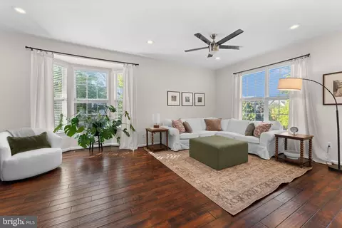 4133 Grover Glen Ct, Fairfax, VA 22030