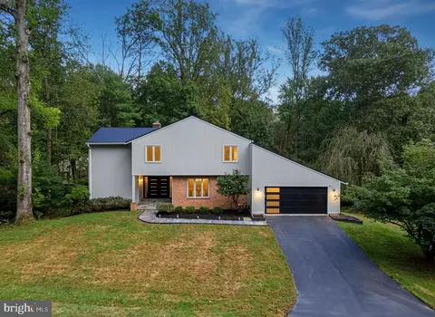 11713 Sumacs St, Oakton, VA 22124