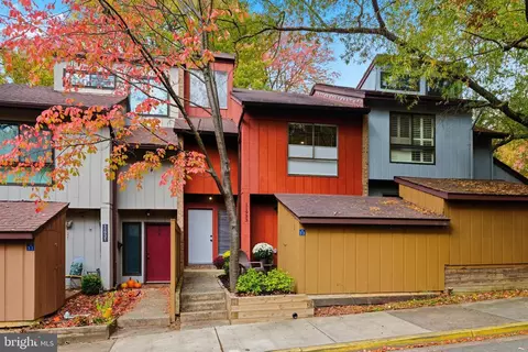 11933 Escalante Ct, Reston, VA 20191
