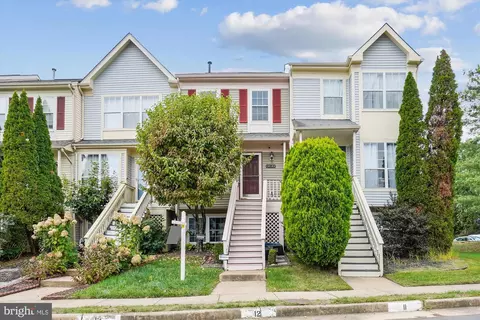 14102 Autumn Cir, Centreville, VA 20121
