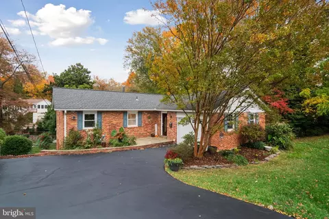 4217 N Valiant Ct, Annandale, VA 22003