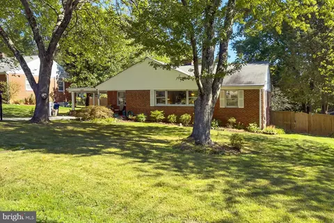 3445 Upside Ct, Falls Church, VA 22042