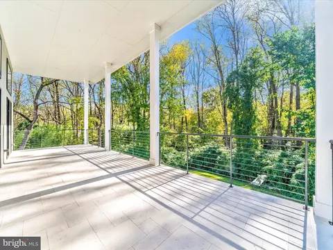 Exterior - 2209 Hunter Mill Rd, Vienna, VA 22181 photo 6 of 20
