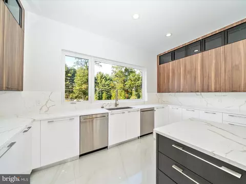 Kitchen - 2209 Hunter Mill Rd, Vienna, VA 22181 photo 3 of 12