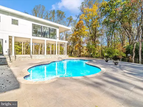 Exterior - 2209 Hunter Mill Rd, Vienna, VA 22181 photo 14 of 20