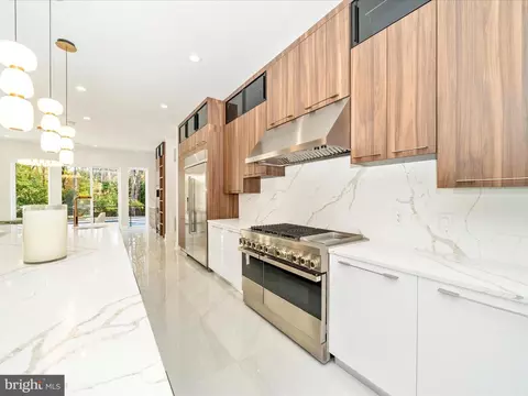 Kitchen - 2209 Hunter Mill Rd, Vienna, VA 22181 photo 5 of 12