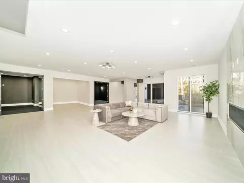Living - 2209 Hunter Mill Rd, Vienna, VA 22181 photo 18 of 19