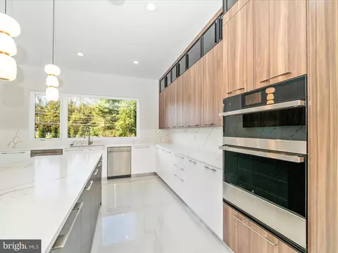 Kitchen - 2209 Hunter Mill Rd, Vienna, VA 22181 photo 7 of 12