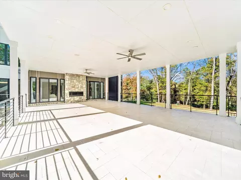 Exterior - 2209 Hunter Mill Rd, Vienna, VA 22181 photo 9 of 20