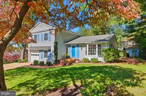 2037 Freedom Ln, Falls Church, VA 22043