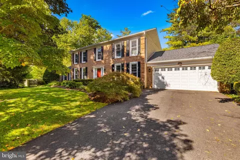 1302 Clayborne House Ct, Mclean, VA 22101 photo 2
