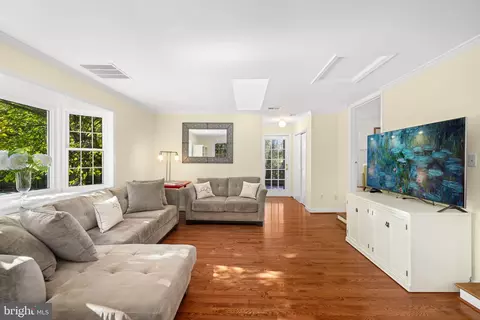 1302 Clayborne House Ct, Mclean, VA 22101 photo 6