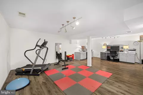 1302 Clayborne House Ct, Mclean, VA 22101 photo 27