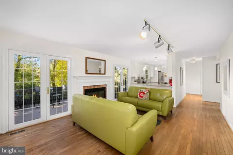 1302 Clayborne House Ct, Mclean, VA 22101 photo 10