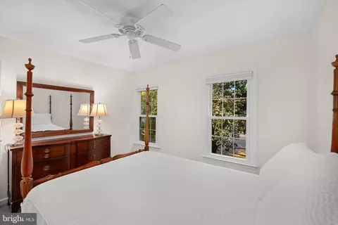1302 Clayborne House Ct, Mclean, VA 22101 photo 22