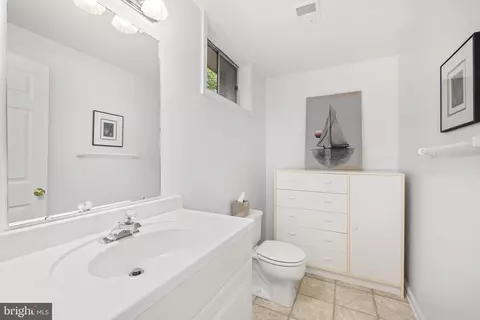 1302 Clayborne House Ct, Mclean, VA 22101 photo 30