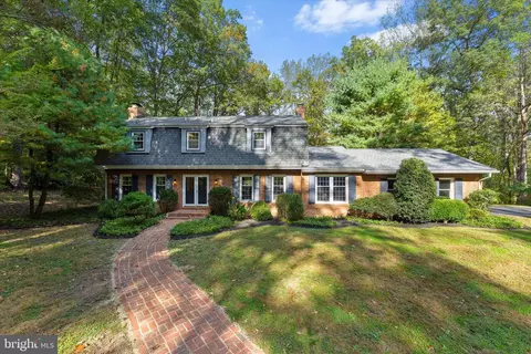 7917 Manor House Dr, Fairfax Station, VA 22039